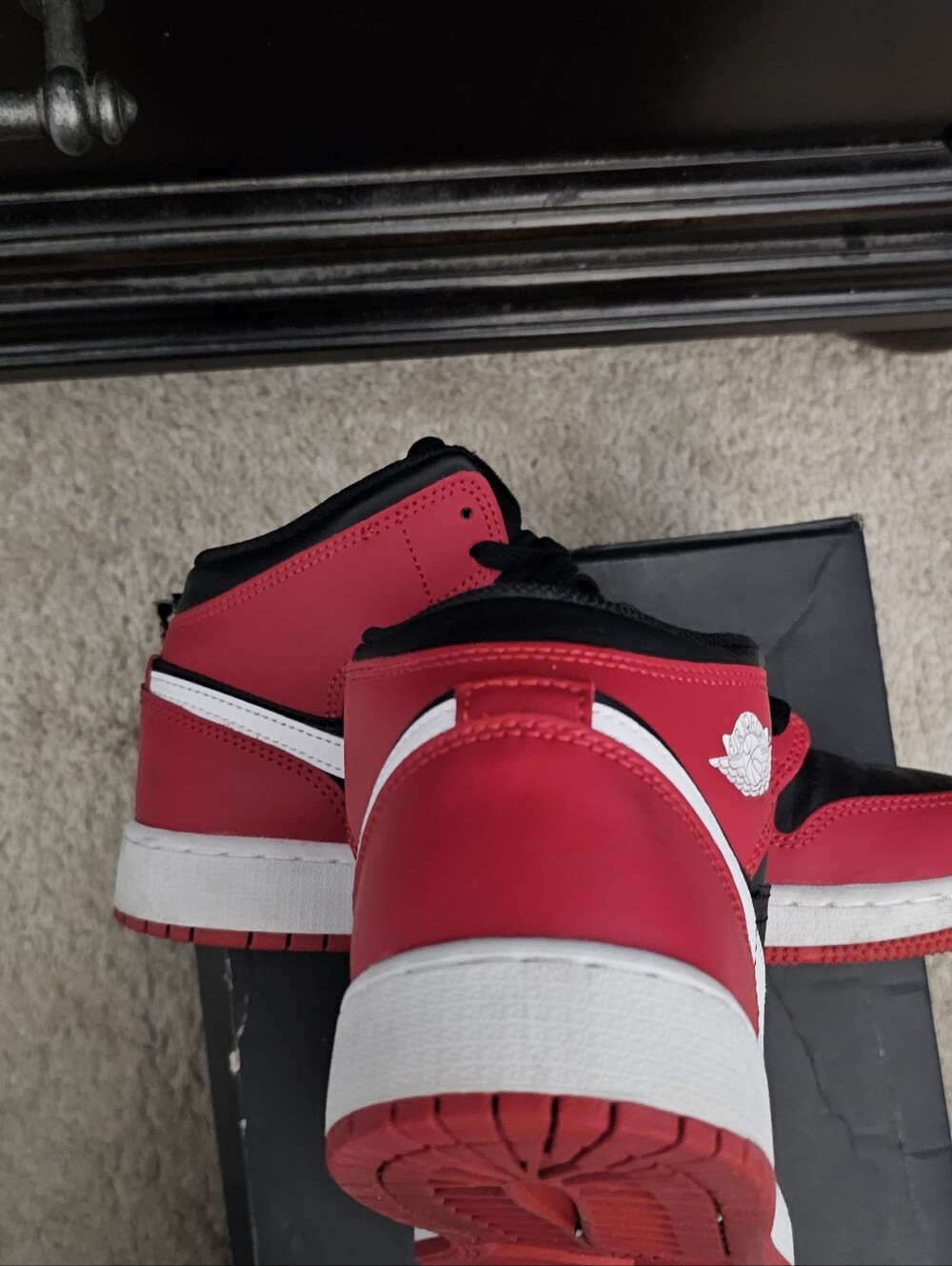 Air Jordan 1 Mid (GS) - Picture 7 of 9